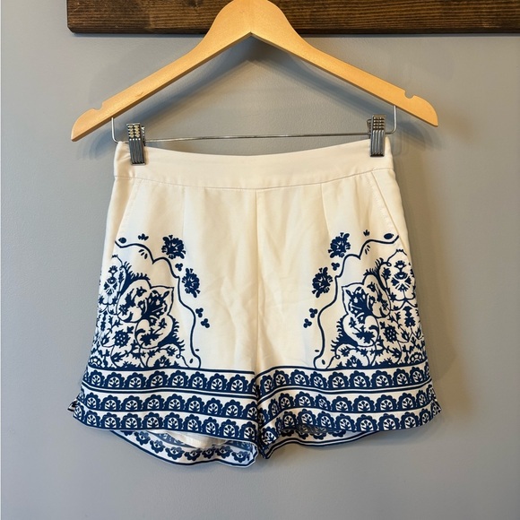 Dynamite High Waist White and Blue Shorts size XS - Picture 1 of 8